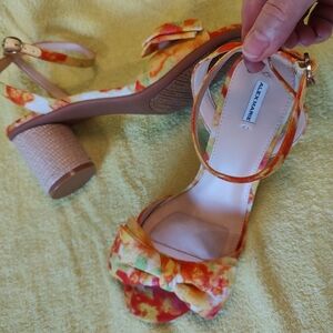 Alex Marie Orange and Yellow Bow Cottage Sandals Woven Circular Heel SZ 8.5